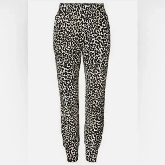 CAbi Style 5680 Leopard Spotted Jogger Size Medium Preppy Pull On Animal Print - Picture 3 of 13